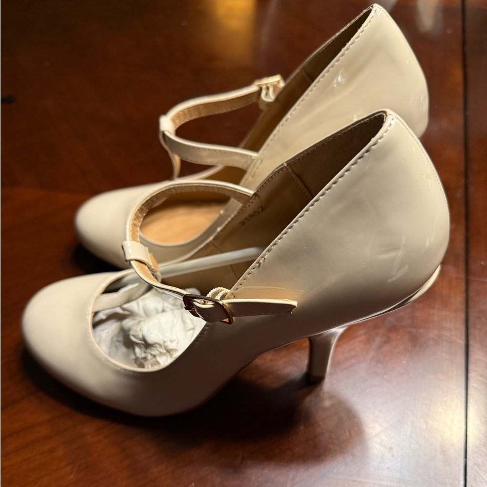 Elegant Cream Heels - Picture 2 of 5